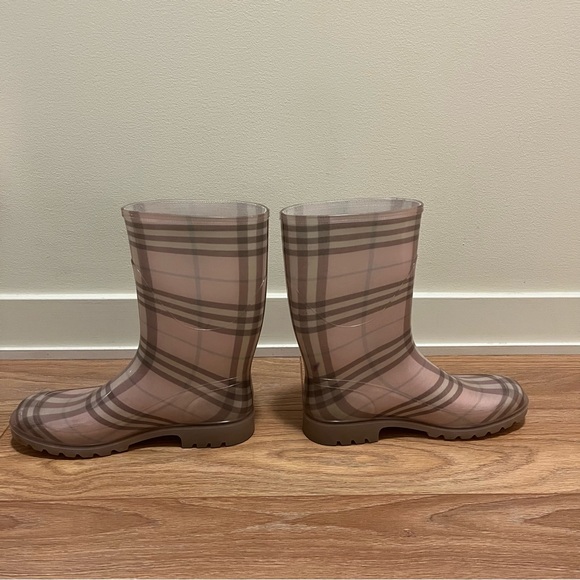 Burberry Nova Check Pink and Tan Plaid Rubber
Rain Boots Size EU 40 (US 10) - Picture 8 of 10